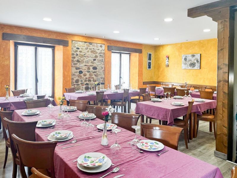 Foto 3b5cc8aa-4dce-4006-be7e-e98889b7f11e. Edifici a Rioseco de Tapia