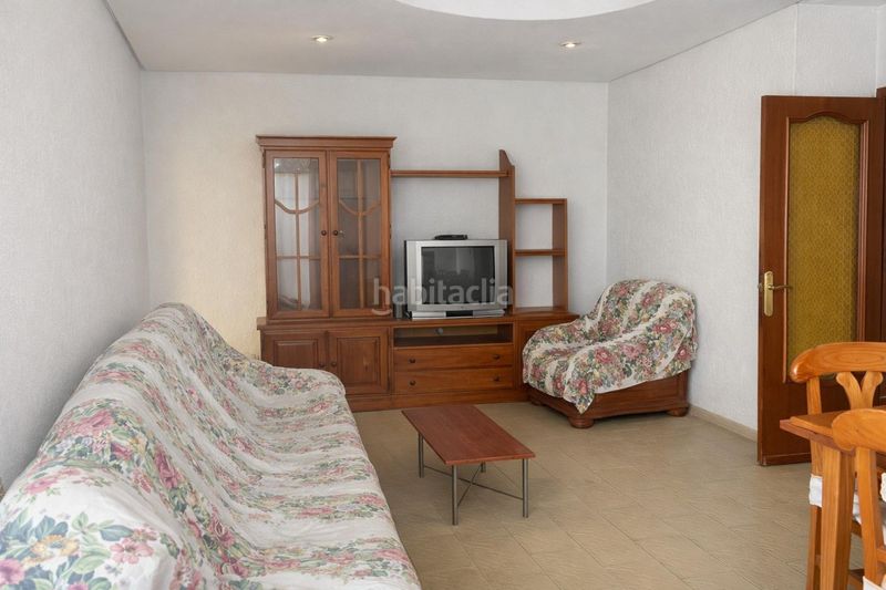 Foto 5040c236-d18a-40cc-b6f4-e6533c1c7ce6. Casa adossada a Almansa
