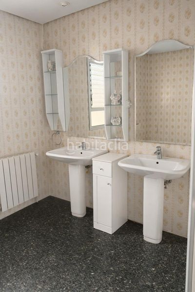 Foto ebd875ba-a493-4bcf-854a-57f01b9e79ba. Casa adossada a Almansa