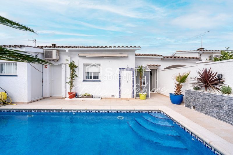 Foto ec97c8d6-f9db-4db4-8990-678f6d360086. Casa amb calefacció aparcament piscina a Puigmal - Mas Nou Empuriabrava