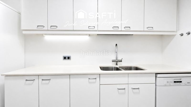 Foto 2d7ca43c-4af5-4649-96d8-6dbaca4047e3. Flat with heating in Eixample Sud-Migdia Girona