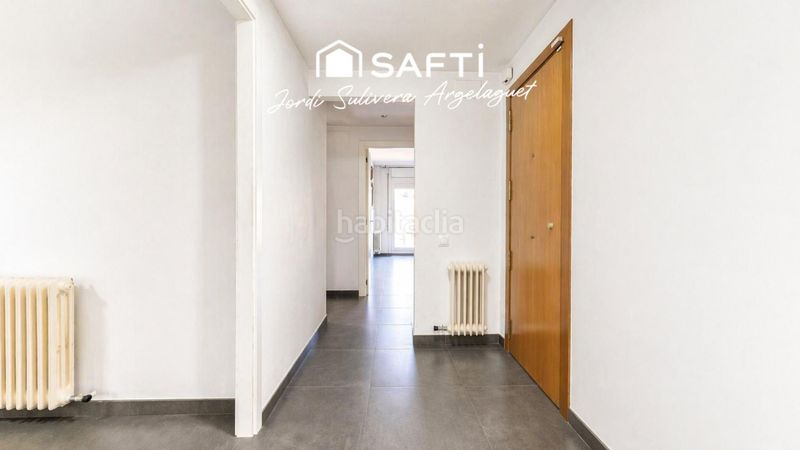 Foto 7bb2a662-f7e7-49d8-bd3a-03891f21c151. Flat with heating in Eixample Sud-Migdia Girona