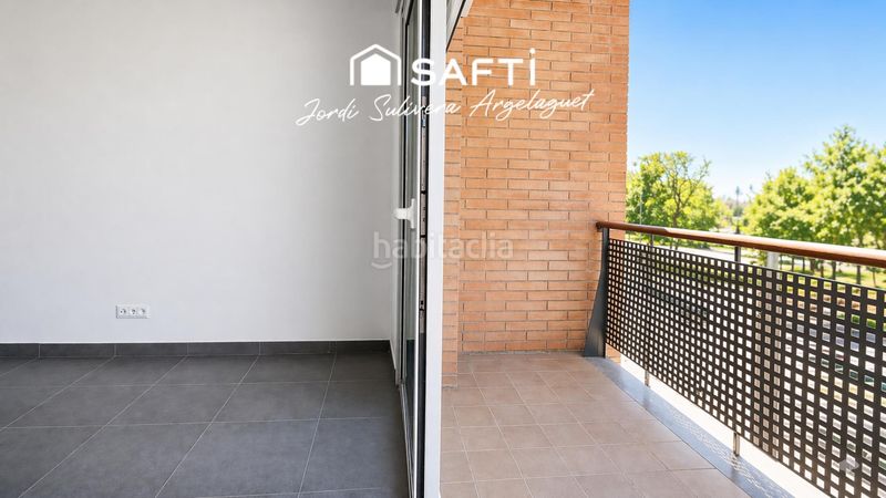 Foto d54bbf4b-0ac5-4f41-8343-9e72eb90a240. Flat with heating in Eixample Sud-Migdia Girona
