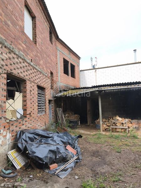 Foto 262a5f79-46ff-4a51-a644-918d7220411b. Casa amb aparcament a Cacabelos