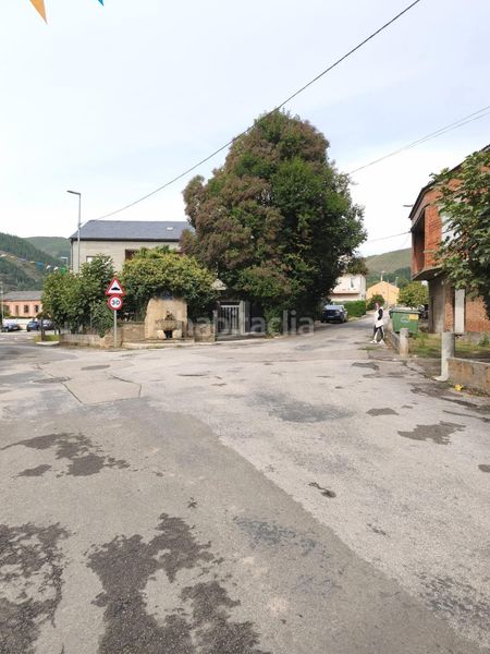 Foto 7f0ba9b8-31e8-4568-a294-d303f463fb92. Casa amb aparcament a Cacabelos