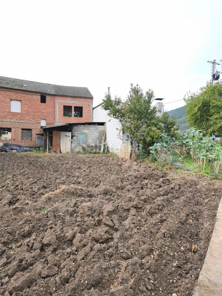 Foto a3e22ac2-be84-4a2f-a842-b8ff3bc72460. Casa amb aparcament a Cacabelos