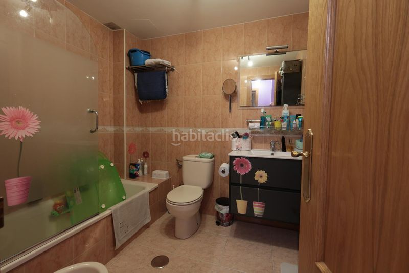 Foto e5adfba3-532e-49d2-9476-cfeeb7309469. Pis amb calefacció aparcament a Fabero