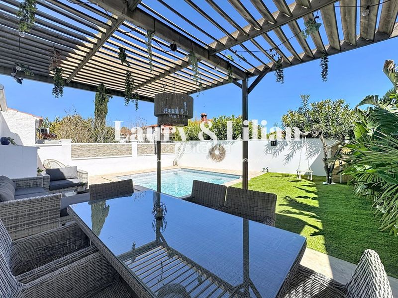 Foto 0e58ffd8-e32a-40a2-86d0-5de31076d743. Casa amb piscina a Sant Maurici Empuriabrava