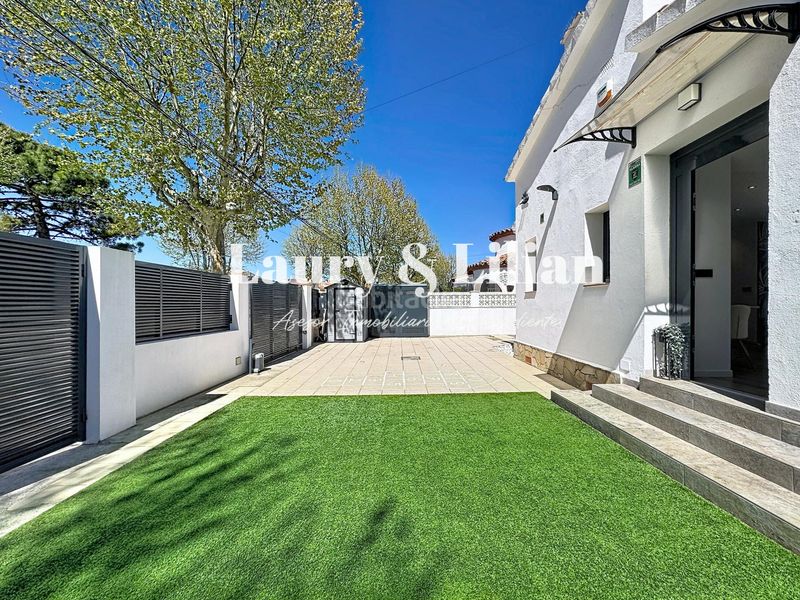 Foto 2670eaef-7a17-4b61-aab2-50ee17903c18. Casa amb piscina a Sant Maurici Empuriabrava