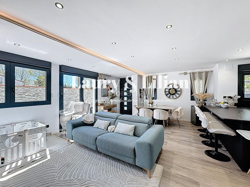 Foto 6b5b4df1-8f4c-4306-abbb-37b6f3aa1582. Casa amb piscina a Sant Maurici Empuriabrava