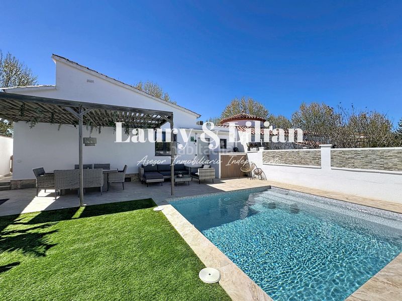 Foto 78cbe0e3-0775-4cdb-93d9-687c05c69d19. Casa amb piscina a Sant Maurici Empuriabrava
