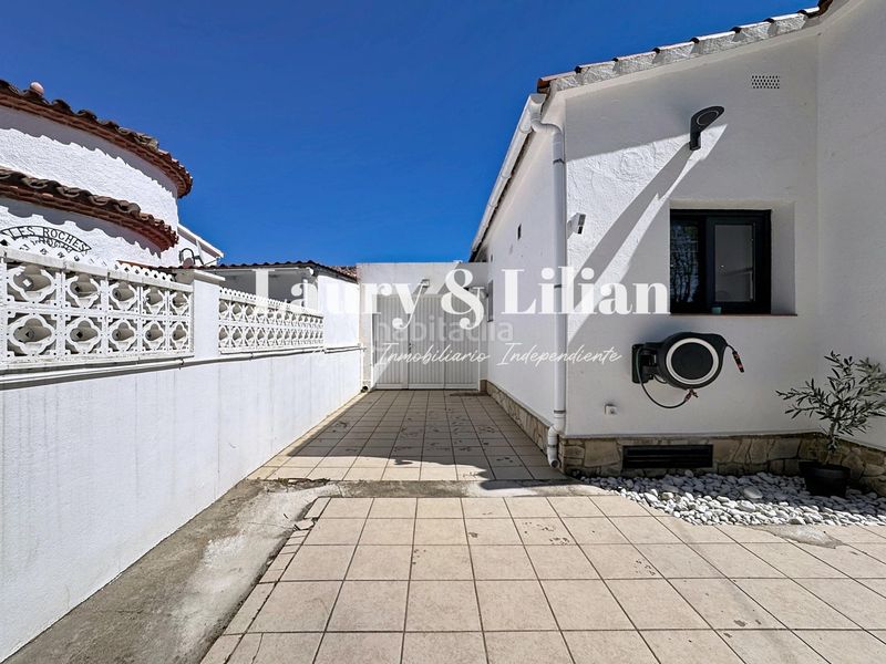 Foto db4b9ad9-4496-4004-bc43-287400d94e25. Casa amb piscina a Sant Maurici Empuriabrava