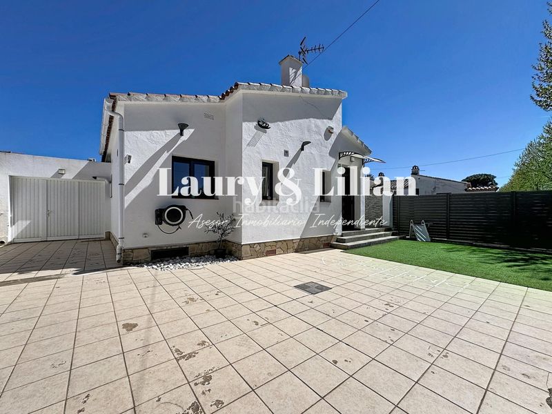 Foto ea27d45e-69d3-40f0-bfcc-2ef23df3ad52. Casa amb piscina a Sant Maurici Empuriabrava