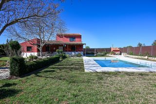 Country house in Zona de la Vega
