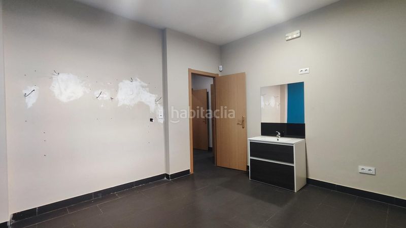 Foto c1cfba3b-9667-4f87-ba73-d1bf2b00ba9b. Local comercial a El Soto León