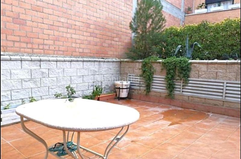 Foto 027f4b8d-9562-400e-a5a8-c2f8e71e6b54. Casa adossada amb aparcament a Zuera