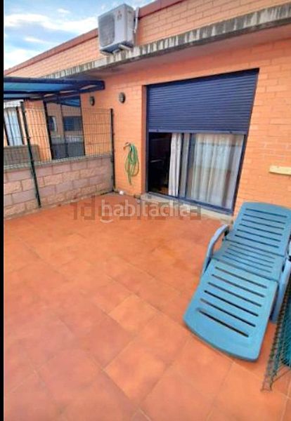Foto 4fe7ade6-56d7-4275-912b-db468ae72b3a. Casa adossada amb aparcament a Zuera