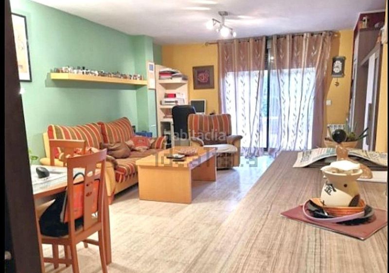 Foto b28e1403-4fe5-45be-a3b5-0c34c0d9d367. Casa adossada amb aparcament a Zuera