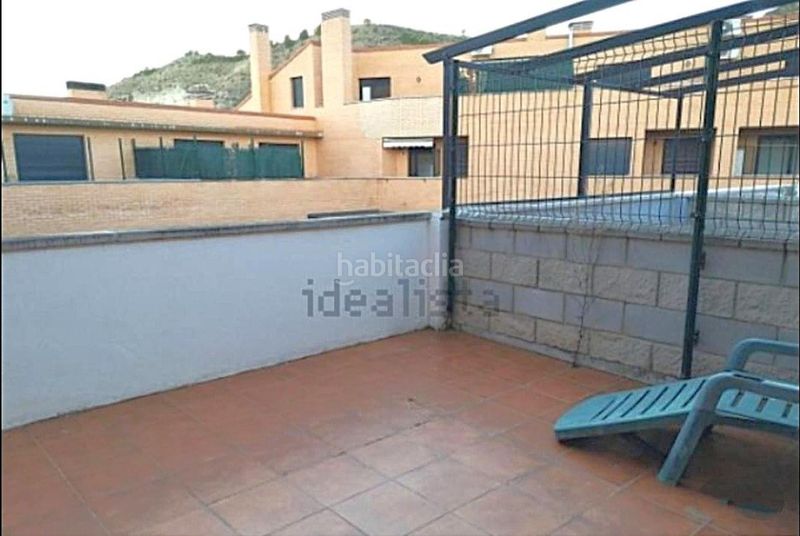 Foto db6aa115-f928-4ab0-82d9-36c31018de86. Casa adossada amb aparcament a Zuera