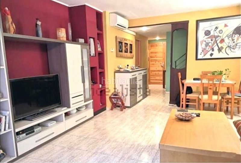 Foto f00ad1e4-006c-4e76-966e-a30f5b4c91fd. Casa adossada amb aparcament a Zuera