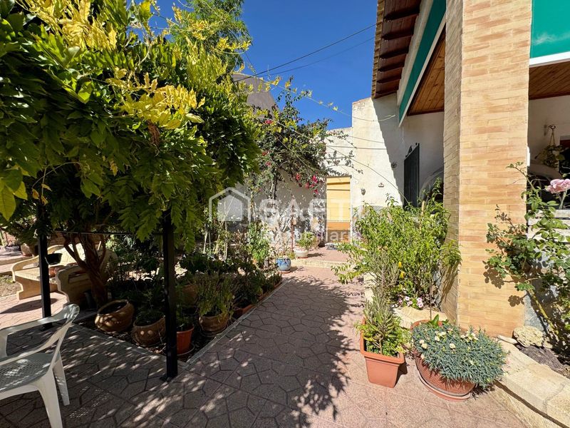 Foto f85d5714-5871-4a6e-9fcf-b90d56492227. Casa amb piscina a Monòver