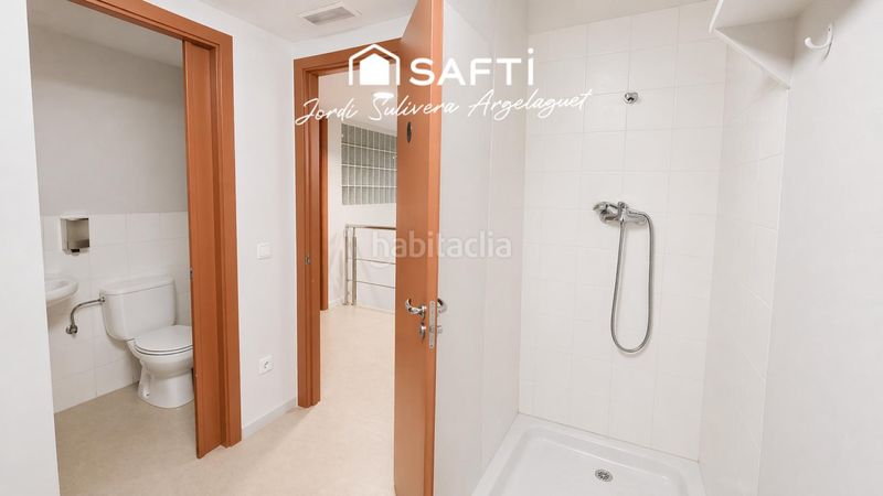 Foto 297917a3-d933-4381-8cad-8f48c6ec5110. Local comercial a La Devesa Girona