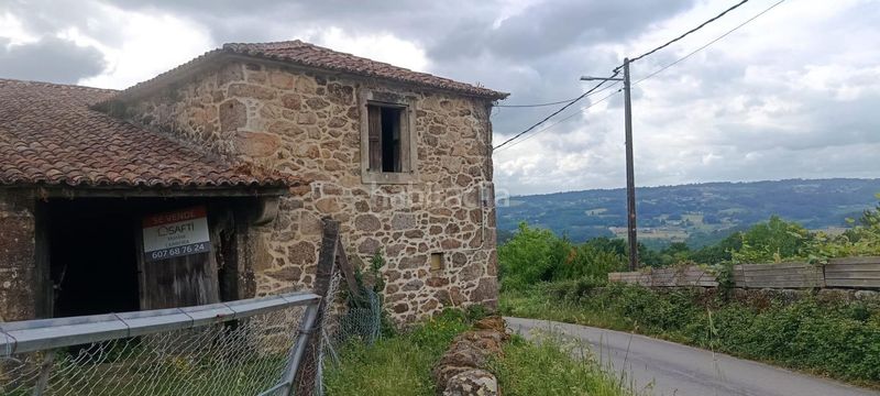 Foto f003f2c9-ab5f-48f9-8852-61ad56c5f740. Masia a Estrada (A)