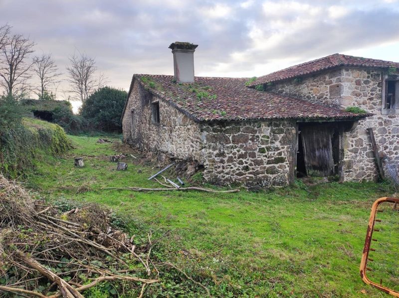 Foto f6c5b132-454c-467f-8f43-843feaf78d1f. Masia a Estrada (A)