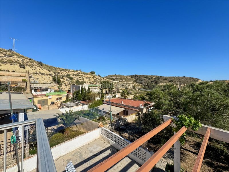 Foto 2b7a89ff-e775-4d37-90b2-645a352da704. Casa adossada amb aparcament a Pueblo Acantilado-Lanuza Campello (el)