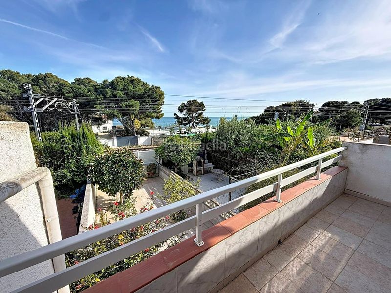 Foto dcffb574-2e71-4354-a5e4-d5e83a12510a. Casa aparellada a Coma-ruga platja Coma-ruga