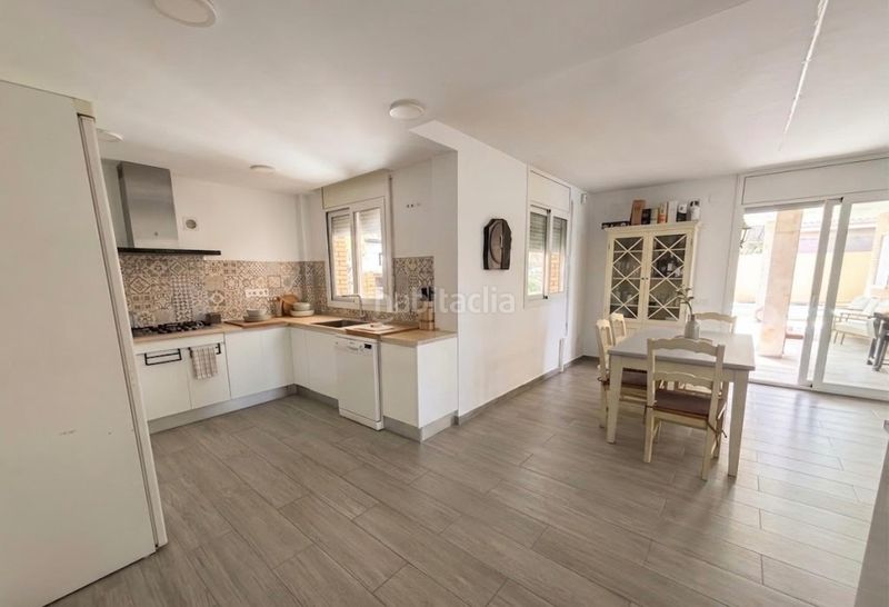 Foto f279a3d9-469e-43e8-9875-b3a89c9456a9. Casa amb aparcament piscina a Olivella