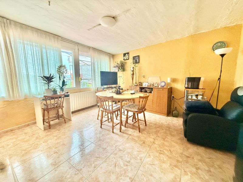 Foto 46899d5e-ad14-4800-ac5a-59ea2f6f45d0. Casa adossada amb aparcament a Malgrat de Mar