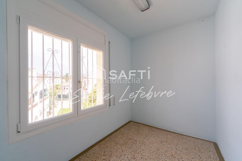Foto 43fde904-d927-48af-8567-d1a1753a0421. Casa amb calefacció aparcament a Montgrí Empuriabrava
