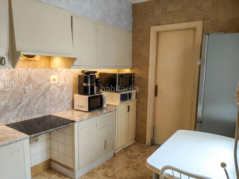 Foto 340e292a-f609-4a62-90eb-476932fd66af. Casa aparellada a Centro Elda