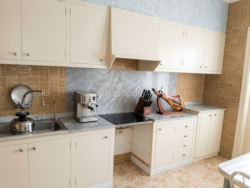 Foto c06b66da-e12d-4389-8716-93f8d7755054. Casa aparellada a Centro Elda