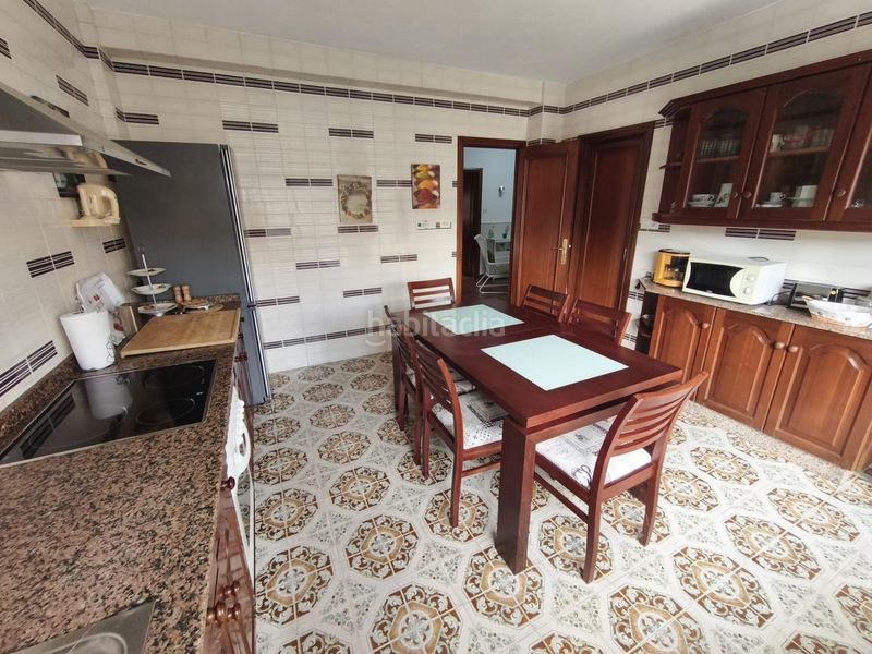 Foto 527f9446-452c-4894-a044-a3189e1e7821. Casa amb calefacció aparcament a Rianxo