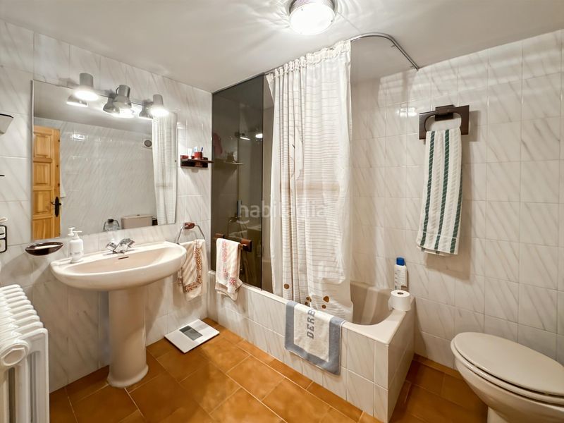 Foto a8a52342-ef89-4901-8a4c-2f06e4ad37de. Casa adossada amb calefacció aparcament a Berga