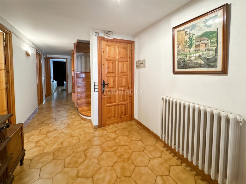 Foto e0cefba8-ed07-48f2-b159-19b16bd22a95. Casa adossada amb calefacció aparcament a Berga