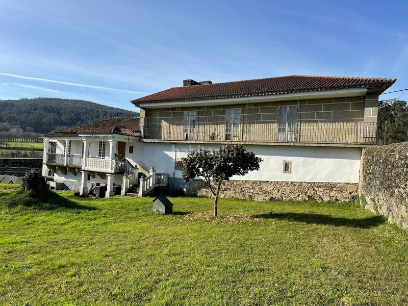 Foto a9930ce9-e558-42ef-b387-a74a885a90f4. Masia amb aparcament a Teo