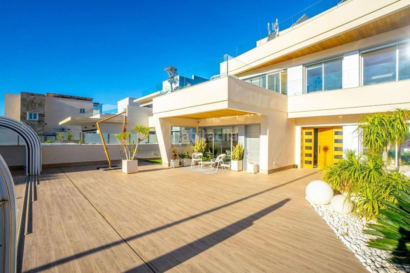 Foto 8d444cc6-eaa3-4748-8a89-23f557a551e4. Casa amb aparcament piscina a Campoamor Orihuela