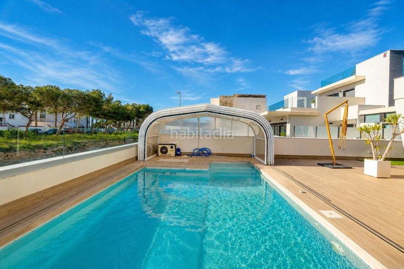 Foto ba76403d-b89e-4533-86ca-284534213fe2. Casa amb aparcament piscina a Campoamor Orihuela