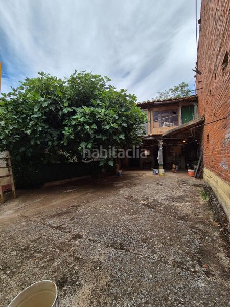 Foto d8c9ecaf-24d1-4461-821c-d0d6fb311f16. Masia a Bustillo del Páramo