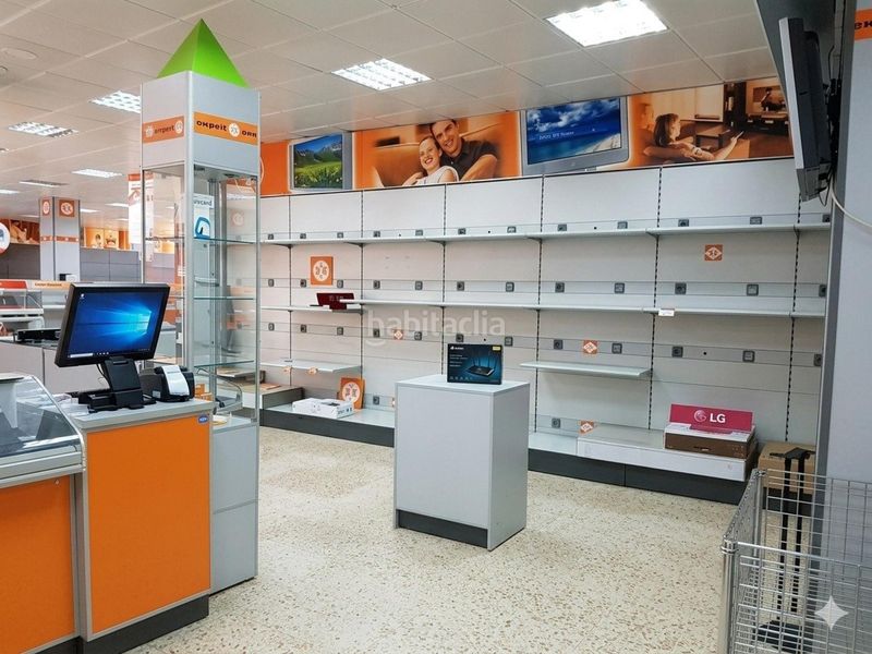 Foto 7029b12c-4c60-4755-8d36-7d5665435233. Local comercial a Petrer