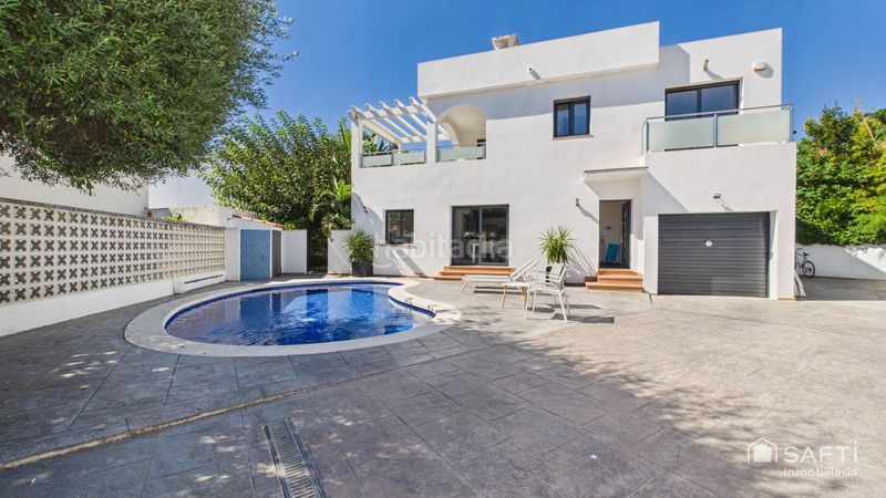 Foto 0cd7c0d4-fc0a-46d9-8395-c8fc27f73d5d. Casa amb calefacció aparcament piscina a Montgrí Empuriabrava