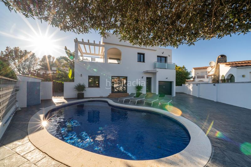 Foto 6b64b3b1-6dc6-4ac0-95c9-e6b3c30d4cb2. Casa amb calefacció aparcament piscina a Montgrí Empuriabrava