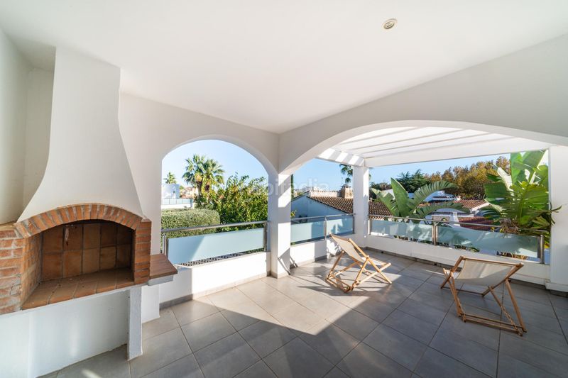 Foto af69de43-f849-4e83-bec5-e502db817408. Casa amb calefacció aparcament piscina a Montgrí Empuriabrava