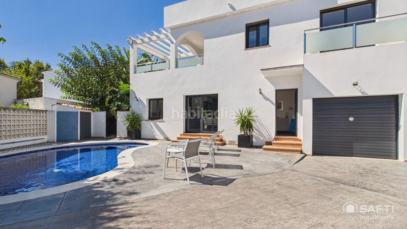 Foto d519f698-c780-4c69-96f6-545eab6af555. Casa amb calefacció aparcament piscina a Montgrí Empuriabrava