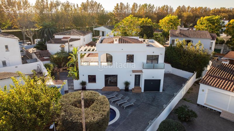 Foto def9dfa7-f6ff-4484-ad4b-58c4b97b2b81. Casa amb calefacció aparcament piscina a Montgrí Empuriabrava
