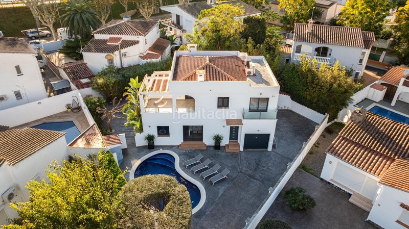 Foto e0feb824-4ca6-483f-ba91-d4e79cc0adba. Casa amb calefacció aparcament piscina a Montgrí Empuriabrava