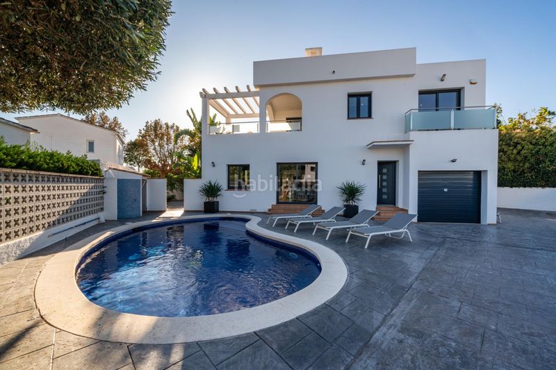 Foto ea5b8573-ac2f-47fe-99f5-575fead00330. Casa amb calefacció aparcament piscina a Montgrí Empuriabrava